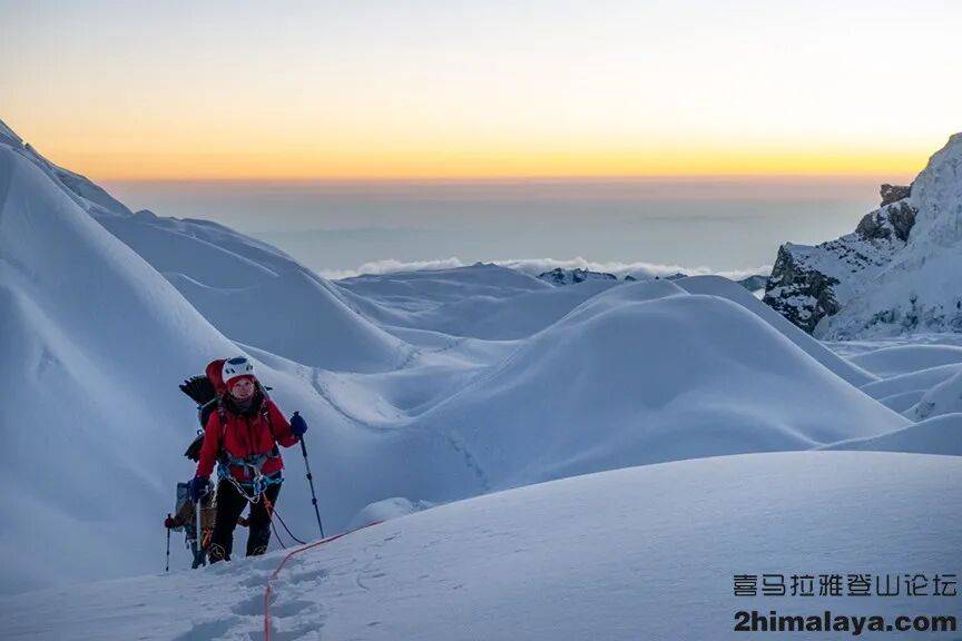 罗斯登山者首攀海拔8163米峰鲜少有人尝试西南壁的替换线路AG真人登录尼泊尔]2025年年度十大探险活动2 - 俄(图3)